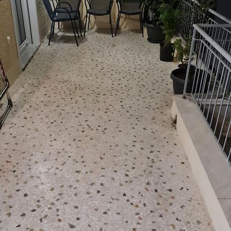アテネΔιαμερισμα 4 Ατομωνアパートメント エクステリア 写真